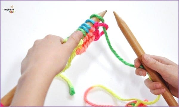 teaching kids to knit - starting out