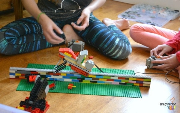 Big Hit! PlayWell LEGO Engineering Party BATTLE BOTS