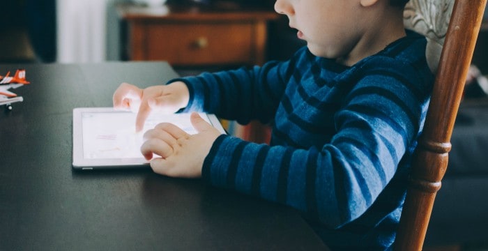 children can read using technology like e-books